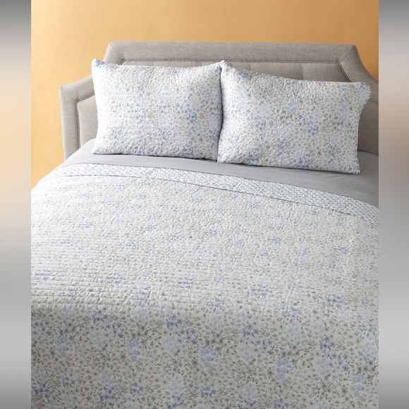 🎉LAST PIECE🎉NICOLE MILLER HOME
Multipiece Floral Print Quilt Set - Picture 1 of 3